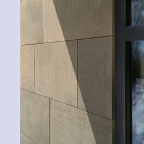 Situación normativa de una fachada ventilada acabada con piedra artificial